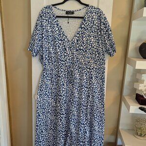 SUPER Soft Amzplus Blue Floral Faux Wrap Dress - 4XL or size 2X